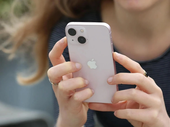 Tim Cook nhấn mạnh Apple không muốn người dùng dành quá nhiều thời gian cho điện thoại. iPhone không được tạo ra để trở thành trung tâm của mọi hoạt động.