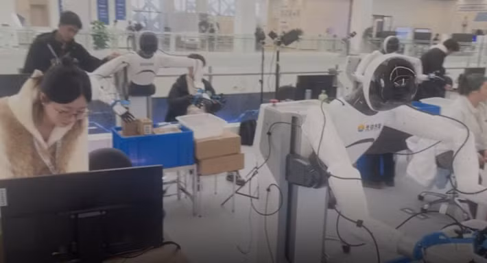 Những dữ liệu này sau đó được dùng để huấn luyện các mô hình trí tuệ nhân tạo, giúp robot học cách thực hiện thao tác giống con người.