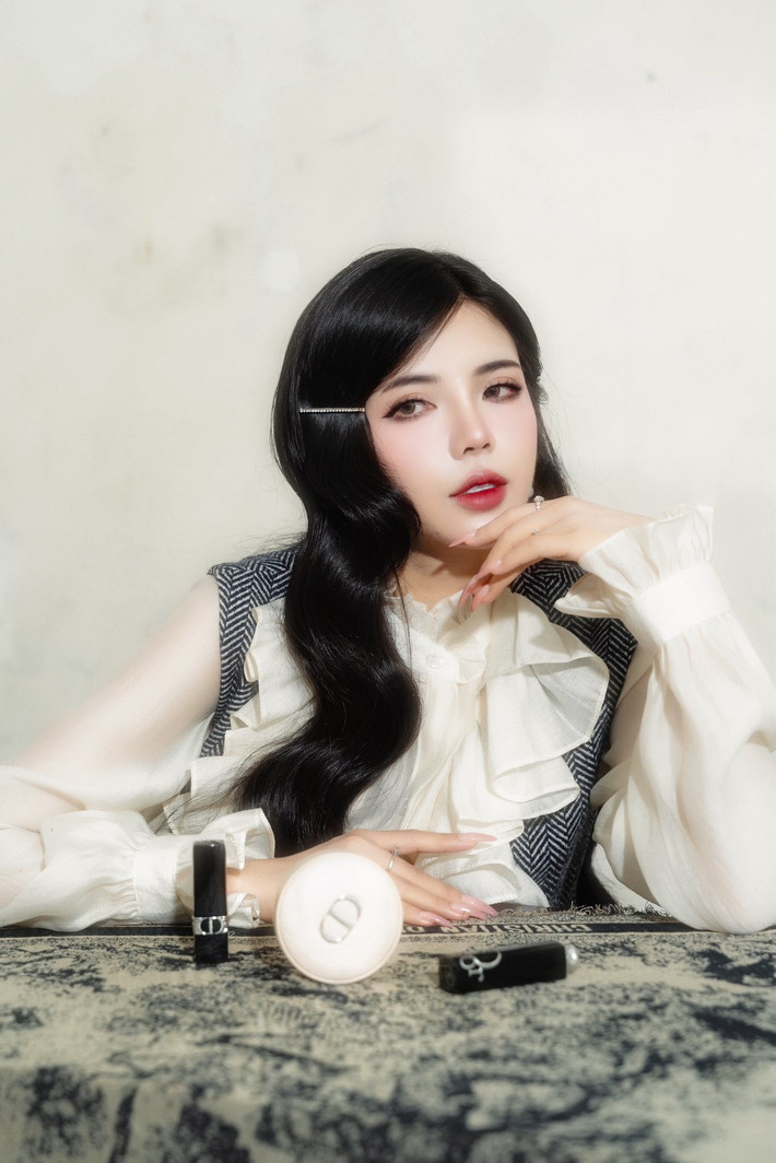 Fan nam nhận xét khoảnh khắc này “sát thương cao” vì quá đáng yêu và bất ngờ.