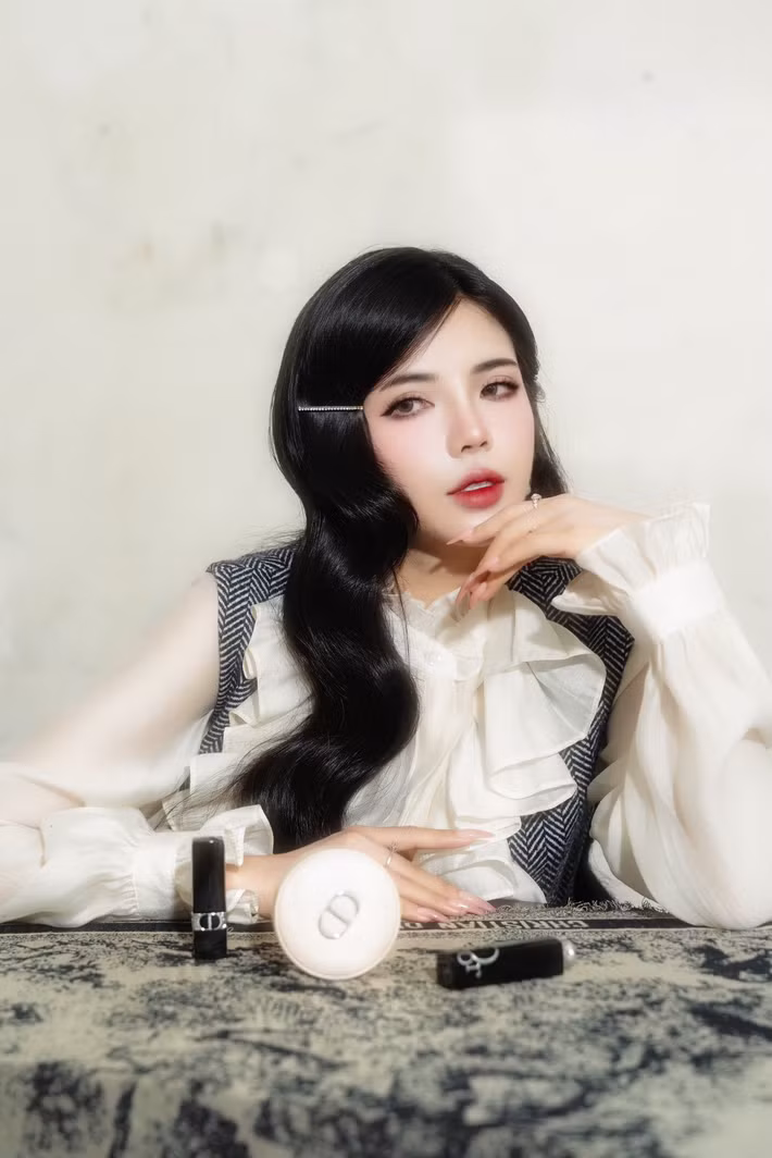 Fan nam nhận xét khoảnh khắc này “sát thương cao” vì quá đáng yêu và bất ngờ.