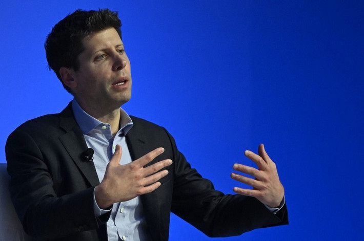 CEO OpenAI Sam Altman cũng thừa nhận Twitter và Reddit ngày nay “giả tạo” hơn trước.