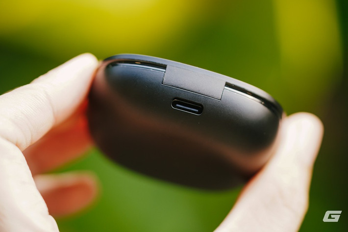 Hộp nhỏ gọn, có chứng chỉ Hi-res Wireless và LDAC, hỗ trợ nhạc lossless.(Genk)