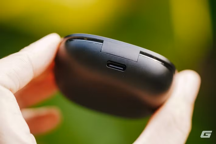 Hộp nhỏ gọn, có chứng chỉ Hi-res Wireless và LDAC, hỗ trợ nhạc lossless.(Genk)