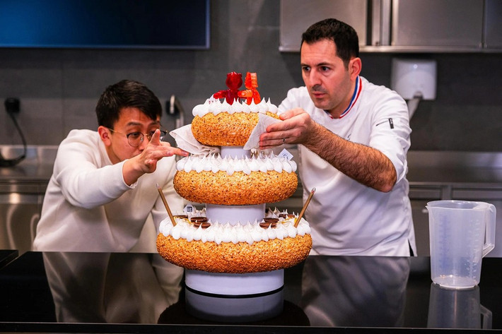 Phản ứng phụ tạo ra sodium citrate - chất phụ gia thực phẩm an toàn, thay thế vai trò pin truyền thống.