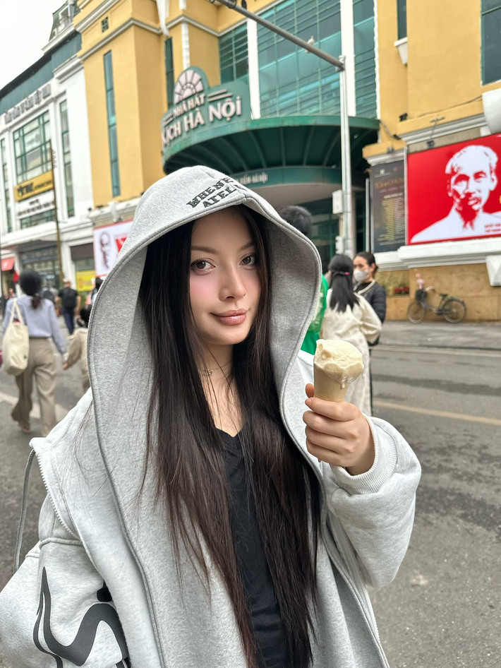 Cô chọn cách trở lại bằng một bộ ảnh mới đầy quyến rũ và trưởng thành.