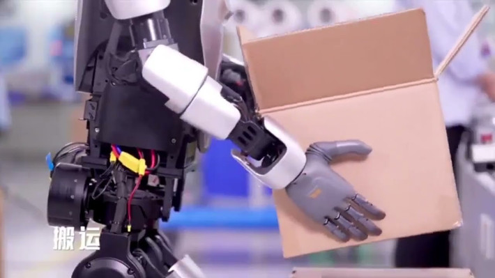 Trong bối cảnh lao động trẻ ngày càng khan hiếm, việc Trung Quốc tăng tốc đào tạo robot đang làm dấy lên lo ngại về tương lai của lao động phổ thông.