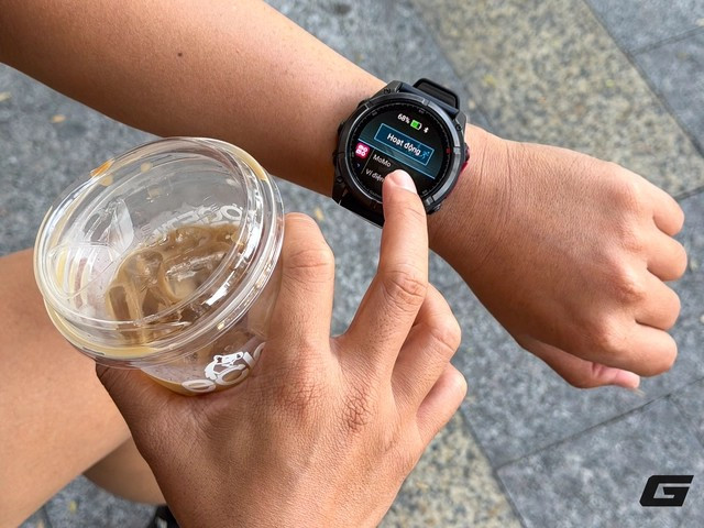 Loa của đồng hồ được cải tiến lớn hơn 50%, giúp phát tín hiệu rõ ràng khi tìm đồ hoặc nhận thông báo.(Ảnh: Genk)