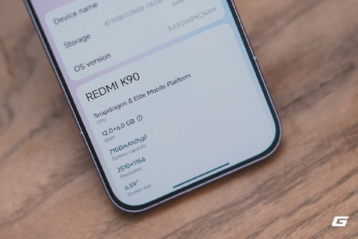 Redmi K90 còn được trang bị cảm biến vân tay siêu âm, tính năng hiếm thấy ở smartphone dưới 10 triệu.(Ảnh: Genk)