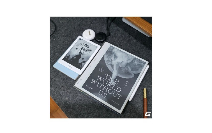 Tuy nhiên, việc đọc liên tục suốt đêm vẫn gây đau, khô và mỏi mắt như đọc sách giấy. (Ảnh: Genk)