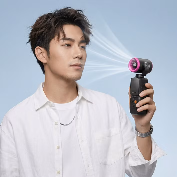 Camera quay tối đa 1080p 30fps, lưu trữ qua thẻ nhớ TF 128GB, có thể dùng làm webcam khi kết nối máy tính bằng USB-C.