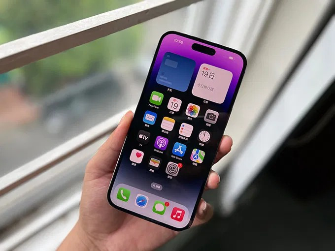 Tuy dùng cổng Lightning, nhưng với mức giá dễ chịu, đây là lựa chọn thông minh cho người thích dòng Pro.