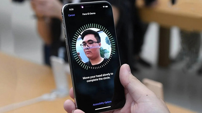 Trong khi đó, lịch sử cho thấy Android từng làm được điều này từ rất sớm với những mẫu như Huawei Mate 20 Pro ra mắt năm 2018.
