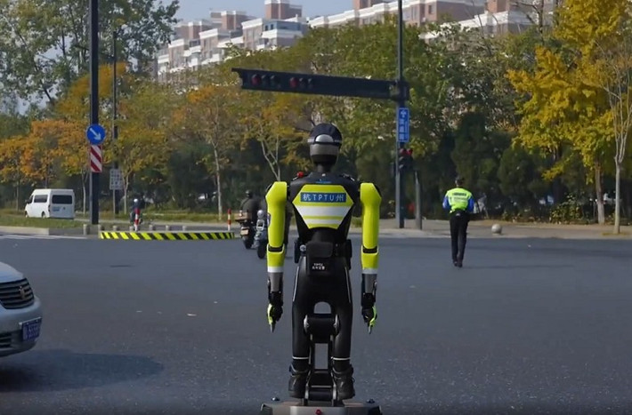 Sự xuất hiện của Tiểu Hổ đánh dấu bước khởi đầu cho kỷ nguyên hợp tác giữa con người và máy móc.