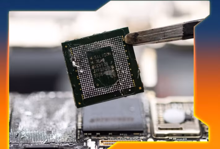 Điểm gây chú ý lớn nhất nằm ở công nghệ “LogicFolding”, cho phép Huawei xếp chồng các mạch logic, bộ nhớ và tín hiệu theo chiều dọc nhằm tăng mật độ bóng bán dẫn, rút ngắn đường truyền dữ liệu và cải thiện hiệu suất mà không cần phụ thuộc vào máy quang khắc EUV tối tân của ASML.
