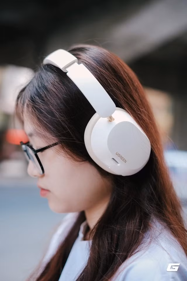 App điều khiển hỗ trợ đổi EQ, bật Spatial Sound, ghép nối hai thiết bị và cập nhật firmware.(Ảnh: Người đưa tin)