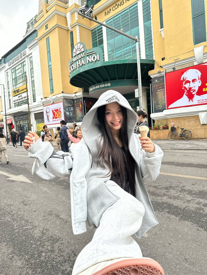 Nhiều người nhận xét đây là bước chuyển mình rõ rệt, mang tính tái định vị hình ảnh cá nhân.