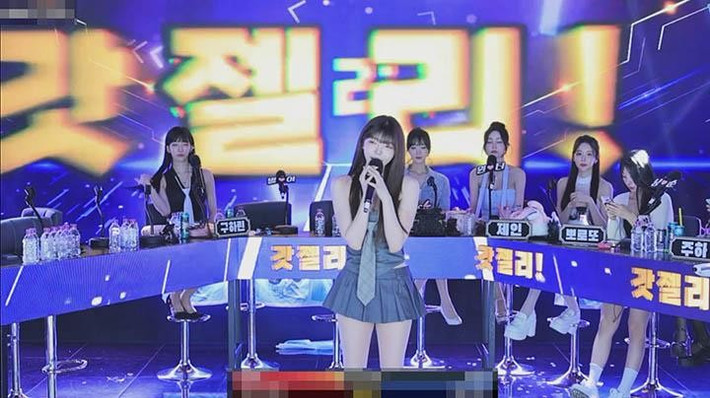 Nam giới lo ngại khó tìm mối quan hệ chân thành, nữ giới chịu áp lực bị so sánh không công bằng.