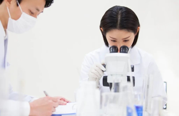 Tuy nhiên, khác với Mỹ hay Trung Quốc, Tokyo gần như không bao giờ tự định vị mình là siêu cường khoa học trên truyền thông quốc tế.