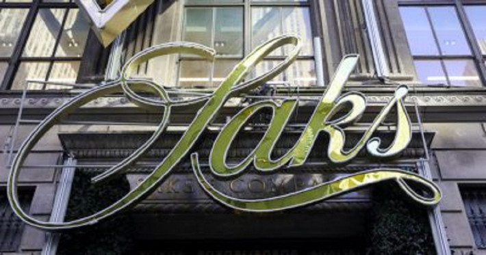 Amazon cáo buộc Saks quản lý tài chính yếu kém, đốt hàng trăm triệu USD chỉ trong chưa đầy một năm và để lại núi hóa đơn chưa thanh toán.