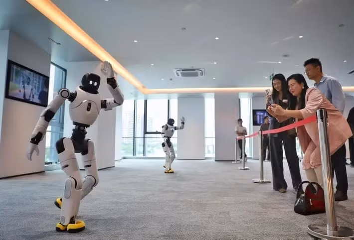 Dự án nhằm đưa robot hình người rời khỏi phòng thí nghiệm để trực tiếp tương tác với con người trong môi trường đô thị thực tế.