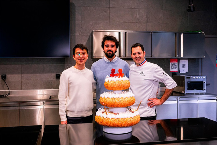 Nhóm nghiên cứu EPFL (Thụy Sĩ) vừa công bố robot mềm hoàn toàn có thể ăn được, kể cả bộ phận cấp nguồn.