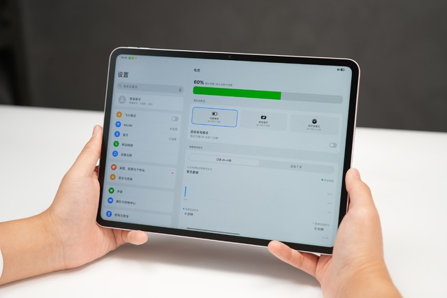 OPPO Pad Air5 sở hữu màn hình LCD 12,1 inch độ phân giải 2.8K, tần số quét 120Hz cùng độ sáng tối đa lên tới 900 nit.
