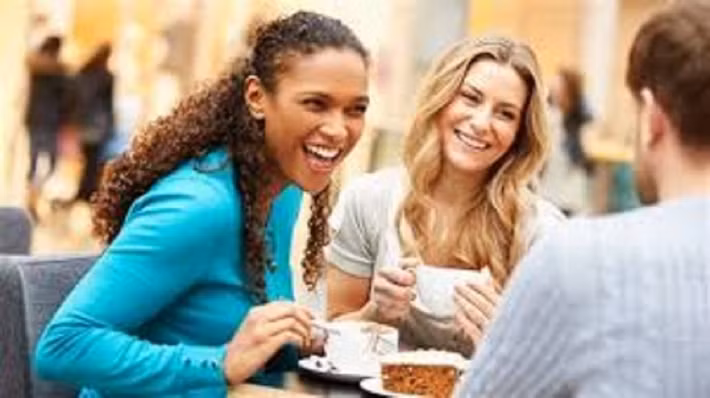 Nhóm nghiên cứu khuyến nghị nguyên tắc “Thay thế, không cấm đoán”, tức dùng thời gian rảnh cho vận động, giao tiếp trực tiếp hoặc nghỉ ngơi đúng nghĩa.