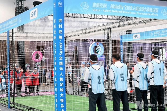 Ban tổ chức huy động 242 trọng tài và hơn 200 tình nguyện viên để đảm bảo công bằng và vận hành.