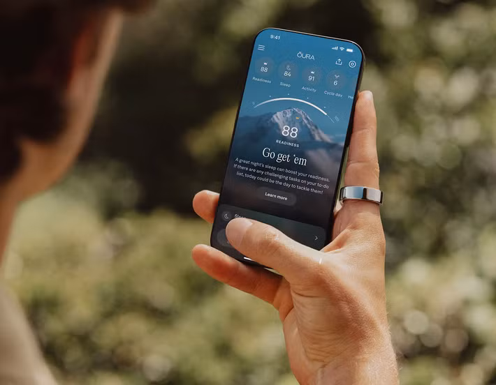 Theo CEO Oura, công ty không bán dữ liệu người dùng cho bên thứ ba dưới bất kỳ hình thức nào nếu không có sự cho phép rõ ràng từ chính chủ sở hữu dữ liệu, đồng thời nhấn mạnh rằng không có cơ quan chính phủ nào được phép truy cập dữ liệu sức khỏe của khách hàng thông qua các chương trình hợp tác mà Oura đang tham gia.