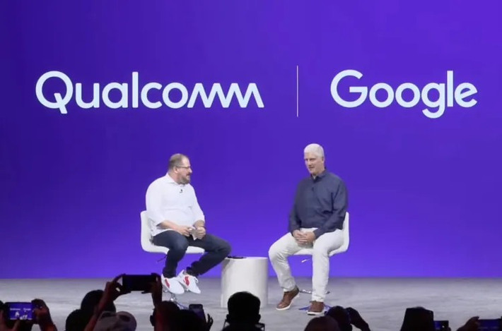 Rick Osterloh, Phó Chủ tích cấp cao phụ trách Thiết bị và Dịch vụ của Google, cho biết dự án sẽ hợp nhất nền tảng di động và PC.