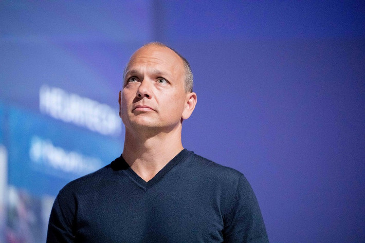 Tony Fadell, nhân vật quan trọng trong việc phát triển iPod, vừa bày tỏ mong muốn thay thế Tim Cook làm CEO Apple.