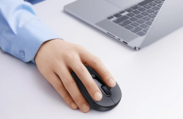 Baseus F02 nhỏ gọn, click êm, tiết kiệm pin, phù hợp cho người hay di chuyển và làm việc yên tĩnh.