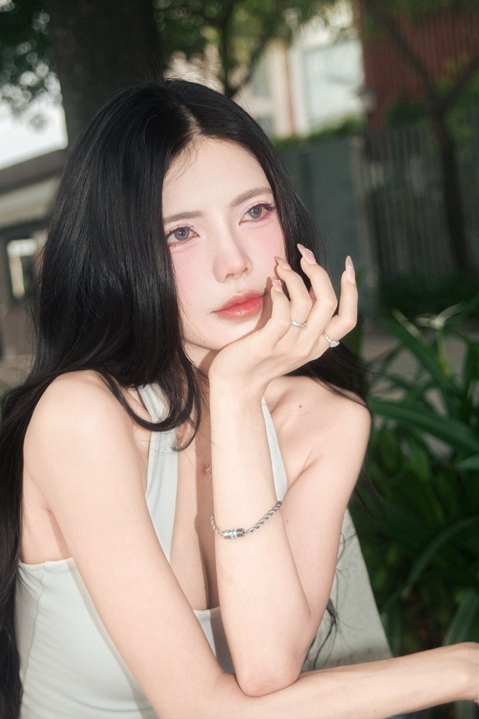 Nhiều anh em game thủ cho biết họ không khỏi “căng mắt” trước visual quá đỗi cuốn hút này.