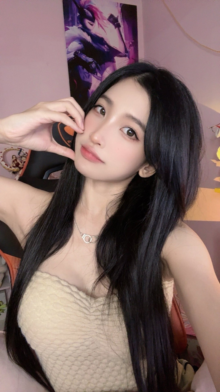 Mới đây, cô tung video thử thách “giữ chuỗi” khiến nhiều game thủ vừa xem vừa phải giơ tay đầu hàng.