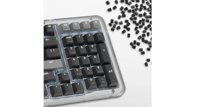 Pin dùng tới một năm nếu tắt đèn, sạc qua USB-C và có thể dùng khi đang sạc.