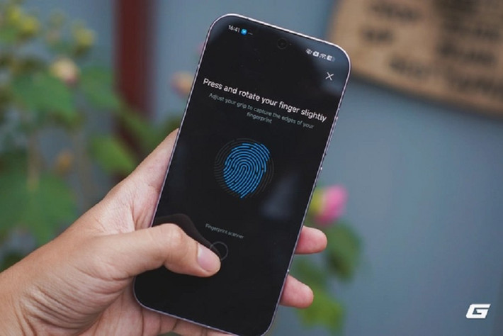 Màn hình OLED 12-bit, kích thước 6,59 inch, độ phân giải 1,5K, tần số quét 120Hz và độ sáng tối đa 3.500 nits.(Ảnh: Genk)