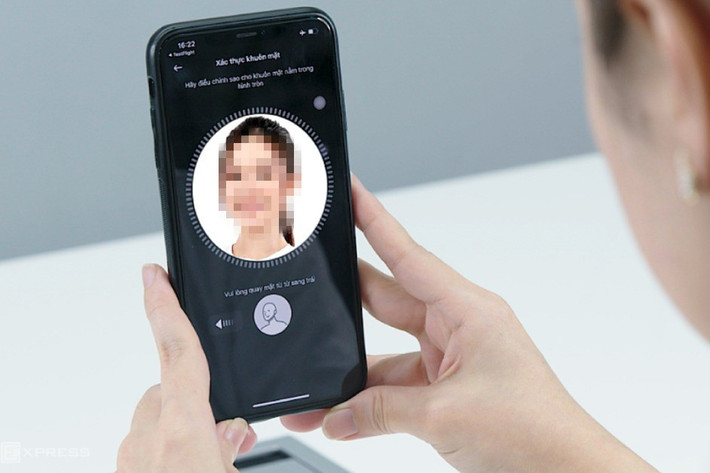 Tuy nhiên, chính sự nhanh gọn này lại trở thành điểm yếu khi dữ liệu sinh trắc học là yếu tố vật lý luôn hiện hữu trên cơ thể người dùng.