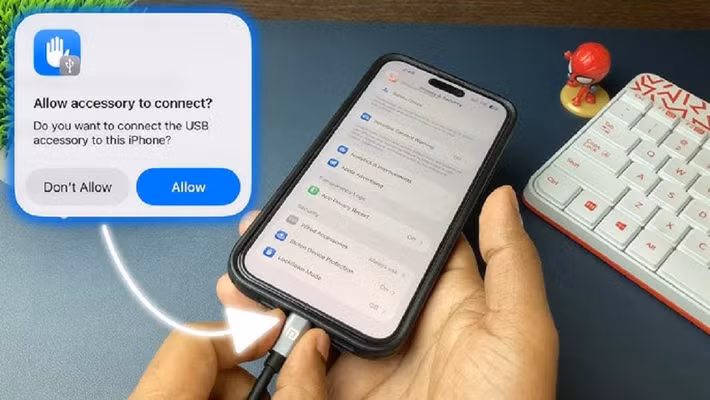 Đặc biệt, tính năng Wired Accessories cho phép phụ kiện có dây truy cập dữ liệu khi iPhone mở khóa mà không cần người dùng xác nhận.