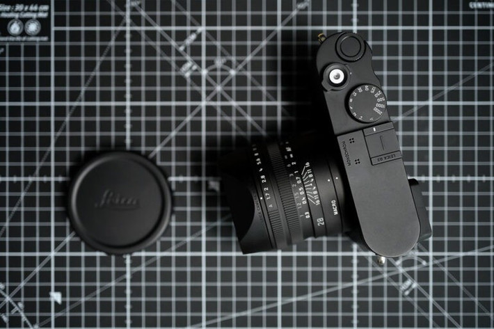 Leica Q3 Monochrom sẽ lên kệ toàn cầu với giá 6.750 EUR, tương đương khoảng 208 triệu đồng.