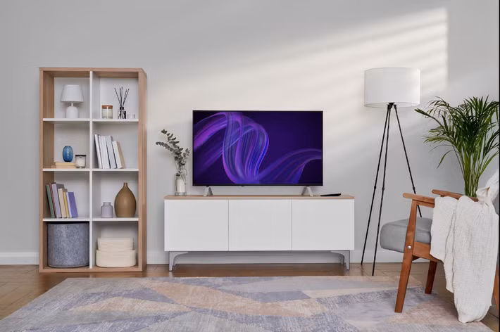 Không chỉ các hãng Trung Quốc, những dòng TV mang thương hiệu riêng của các doanh nghiệp và nhà bán lẻ Nga cũng đang phát triển mạnh. Các sản phẩm do Yandex, Sberbank, Ozon, DNS hay M.Video-Eldorado phát triển hiện chiếm tổng cộng 18% thị phần, tạo nên sức ép cạnh tranh đáng kể đối với các thương hiệu quốc tế.