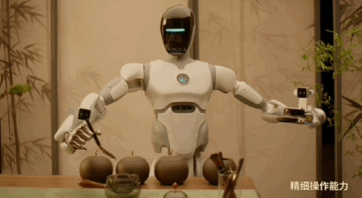 AlphaBot 2 gây ấn tượng khi có thể pha cà phê nhờ công nghệ nhận thức không gian và lập kế hoạch.