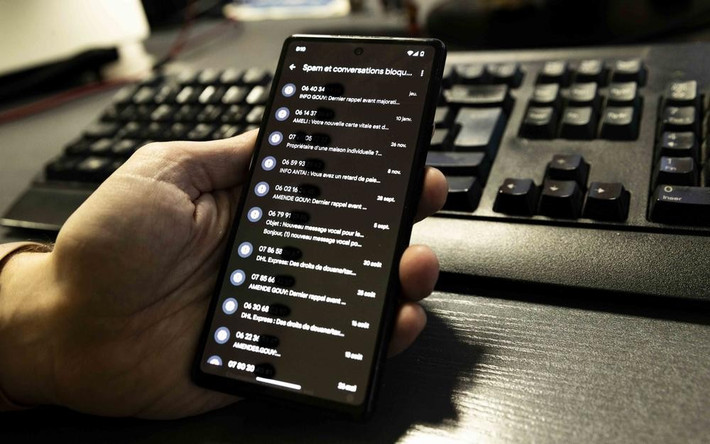 Các chuyên gia an ninh mạng cho biết SMS rất dễ bị chặn, đọc lén hoặc can thiệp trong quá trình truyền tải qua mạng viễn thông.