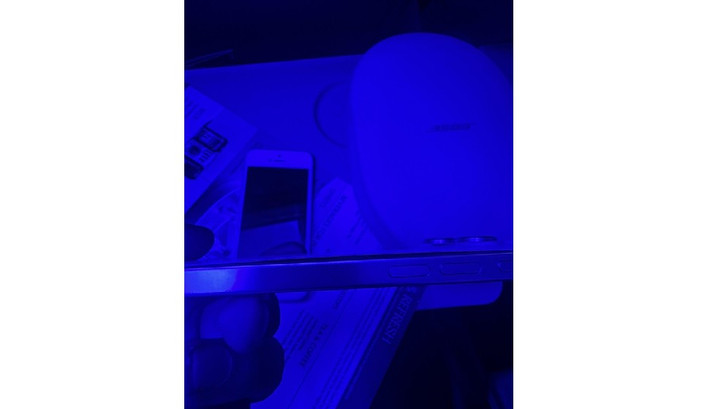 Theo phản ánh, tình trạng này xuất hiện khi máy bay đạt độ cao hành trình và pin thường trở lại trạng thái bình thường sau khi hạ cánh.