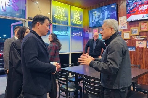 Các cuộc gặp thân mật này giúp củng cố quan hệ với đối tác Hàn Quốc - trung tâm sản xuất bộ nhớ hàng đầu.