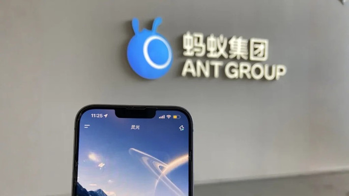 Điểm khác biệt của LingGuang là khả năng “hành động”: tạo app, dựng video, thiết kế giao diện.