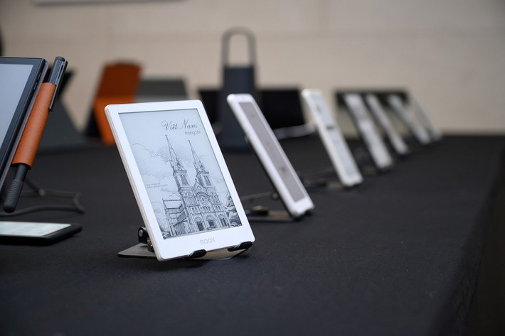 Ngoài ánh sáng, cỡ chữ nhỏ hoặc khoảng cách dòng không hợp lý cũng làm mắt phải tập trung nhiều hơn.