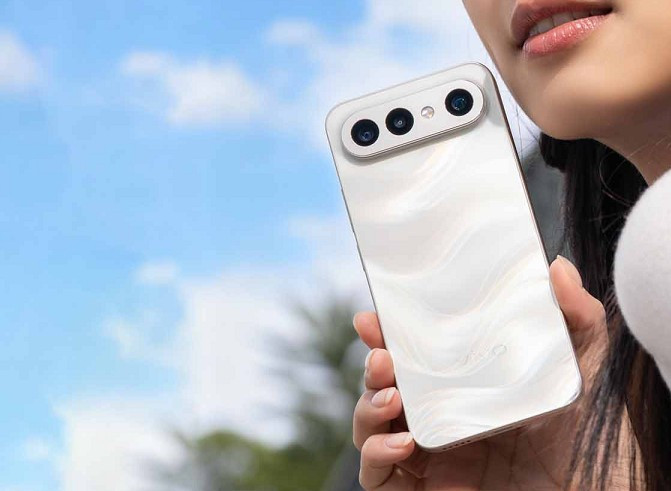 Vivo còn gây bất ngờ khi nhét viên pin 6.500 mAh vào thân máy mỏng 8.1 mm, hỗ trợ sạc nhanh 90W và cả sạc không dây 40W.