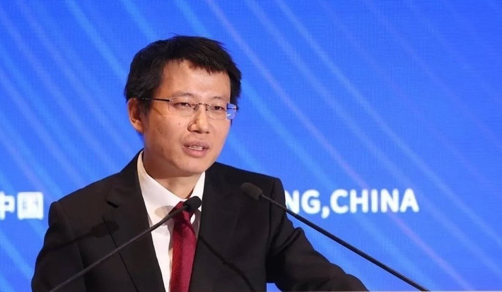 Từ một kỹ sư trẻ suýt phá sản, Trần Thiên Thạch nay là người giàu thứ 3 thế giới dưới 40 tuổi.