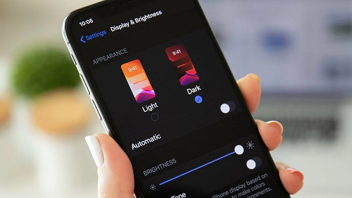 Chế độ tối (Dark Mode) giúp tiết kiệm pin nhờ công nghệ màn hình OLED.