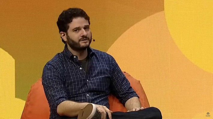 Hiện ông đã rút khỏi vai trò CEO để “tìm lại niềm vui và cân bằng cuộc sống”.